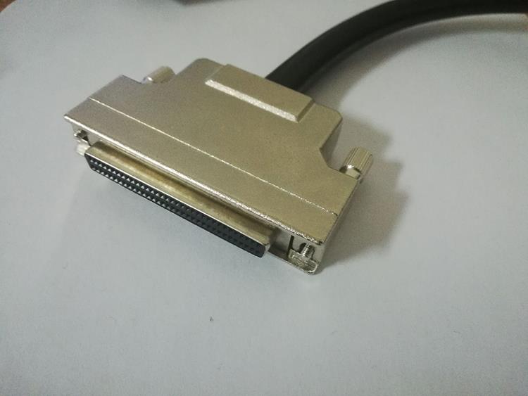 Cable HPDB68 hembra a MC68 hembra SCSI